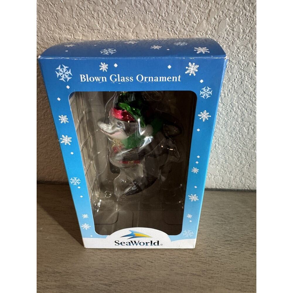 SeaWorld Collector Blown‎ Glass Dolphin With Presents Christmas Ornament - Picture 2 of 2